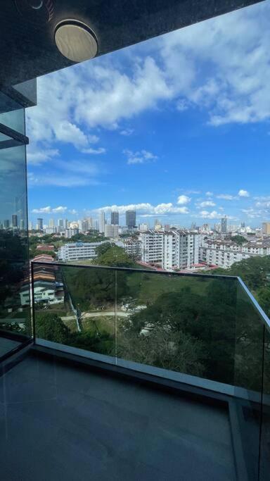 Beacon Suites With Infinity Pool At Georgetown By Wl Esterno foto